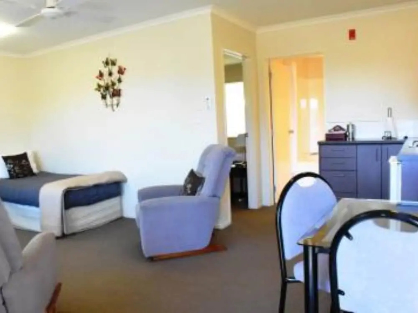 BKs Chardonnay Motor Lodge