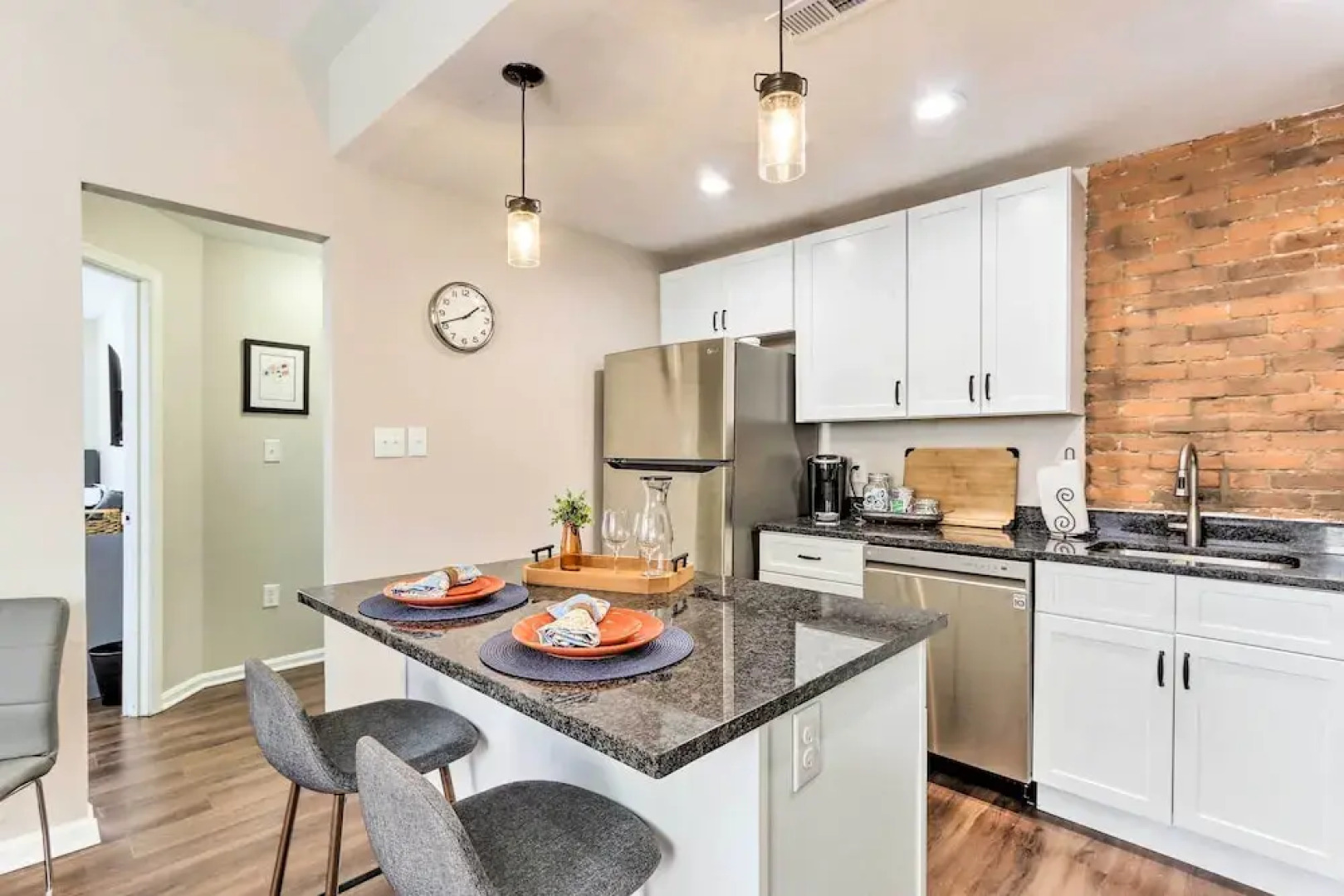 Central Front Royal Getaway on Main Street!