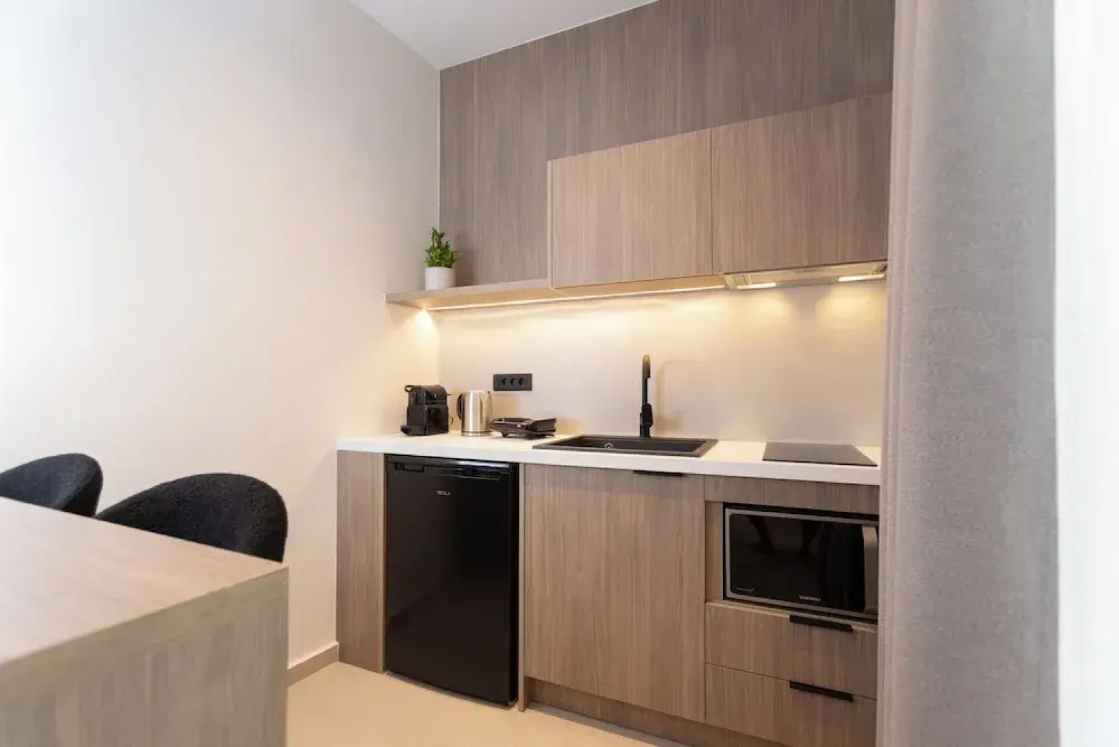 Armonia Seaview Suites