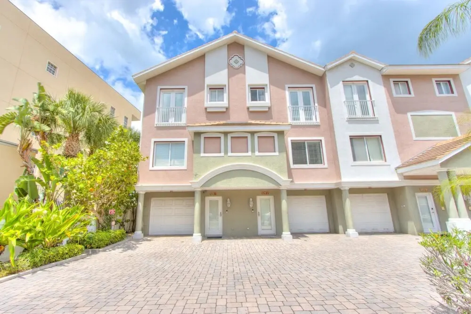 Bayway Luxury Townhome 4 Bedroom Townhouse by RedAwning