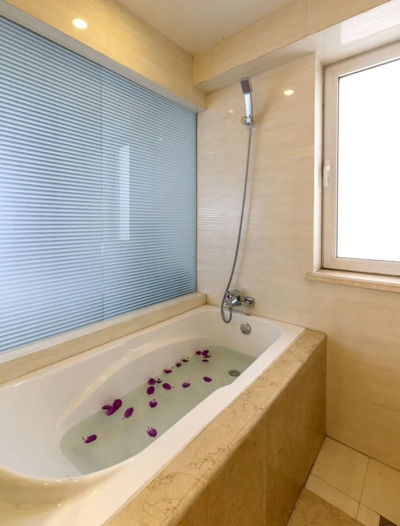 Jinjiang Peninsula Seasons Hotel