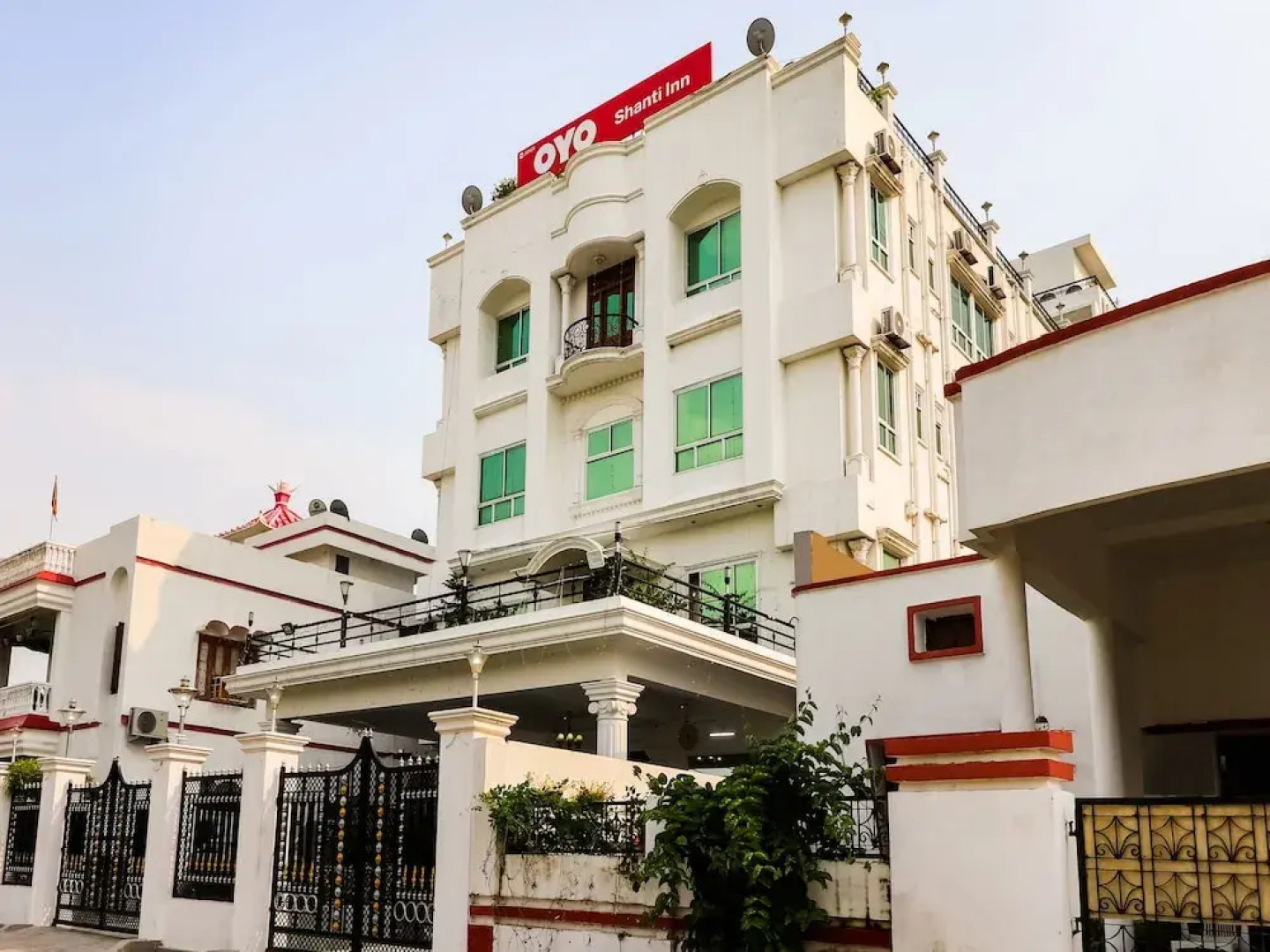 OYO 30121 Hotel Shanti Inn