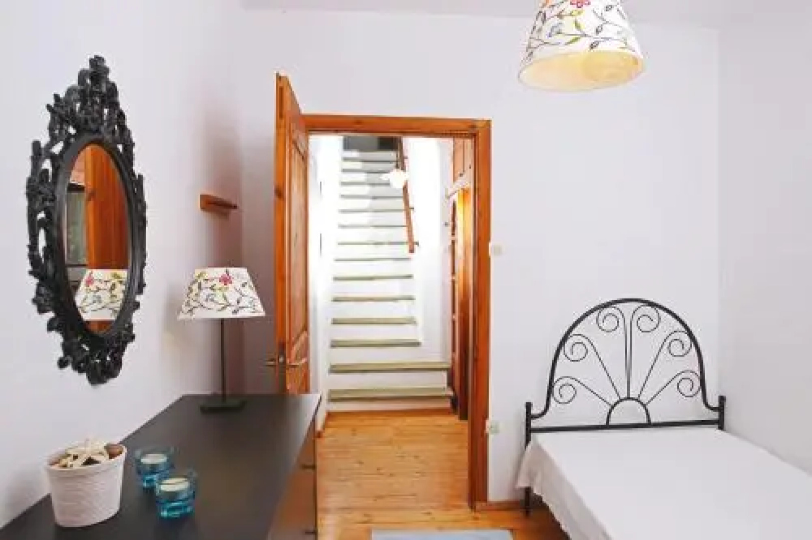 Squirrel Beach Front Villa, Metamorfosi