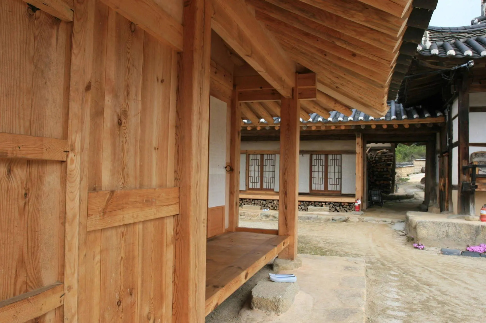 Geochang Choongsindang Donggae Jeongon Gotek