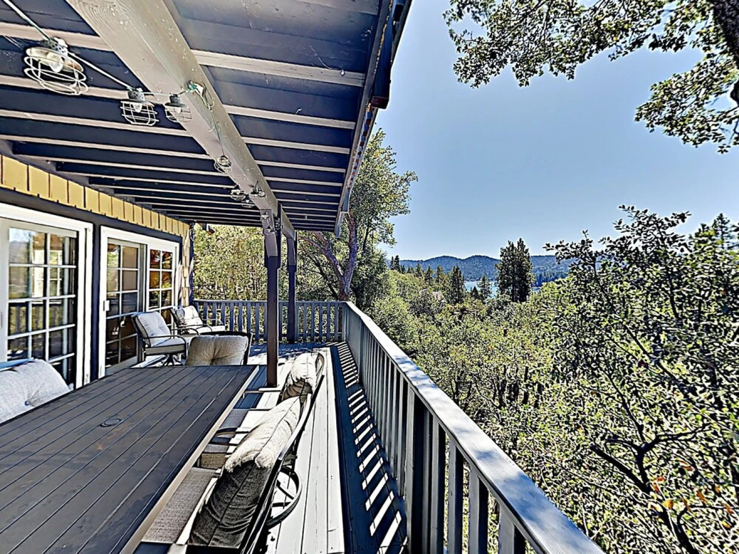 New Listing! Updated Lakeside Home Near Beach Club home