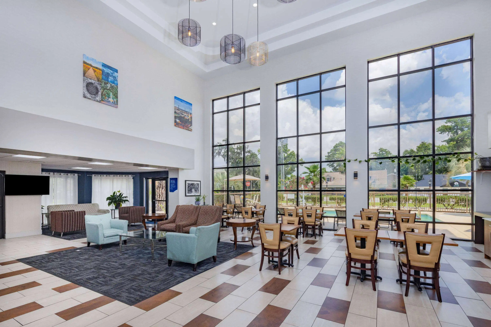 Days Inn & Suites by Wyndham Savannah Midtown