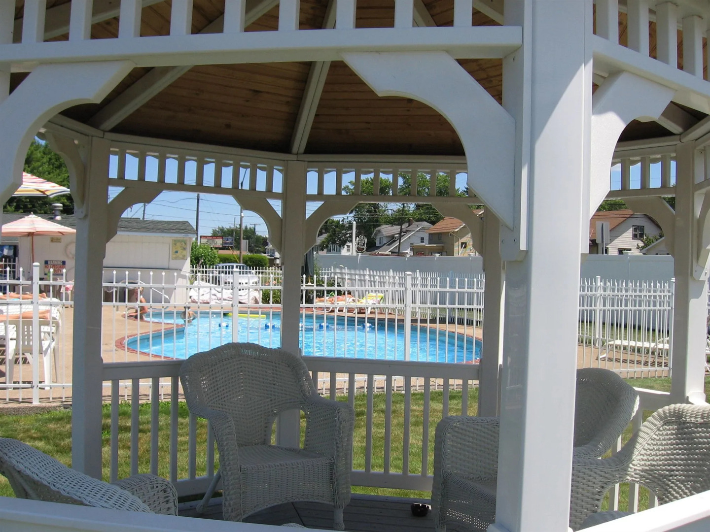 Glass House Inn Erie Near I-90 & I-79