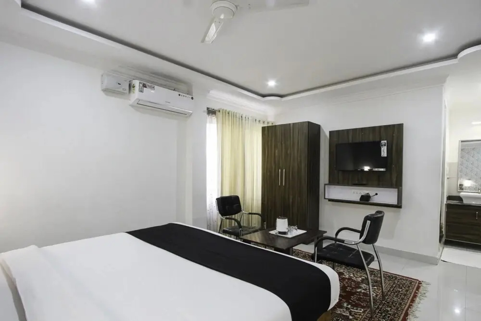 Rich Fort By OYO Rooms