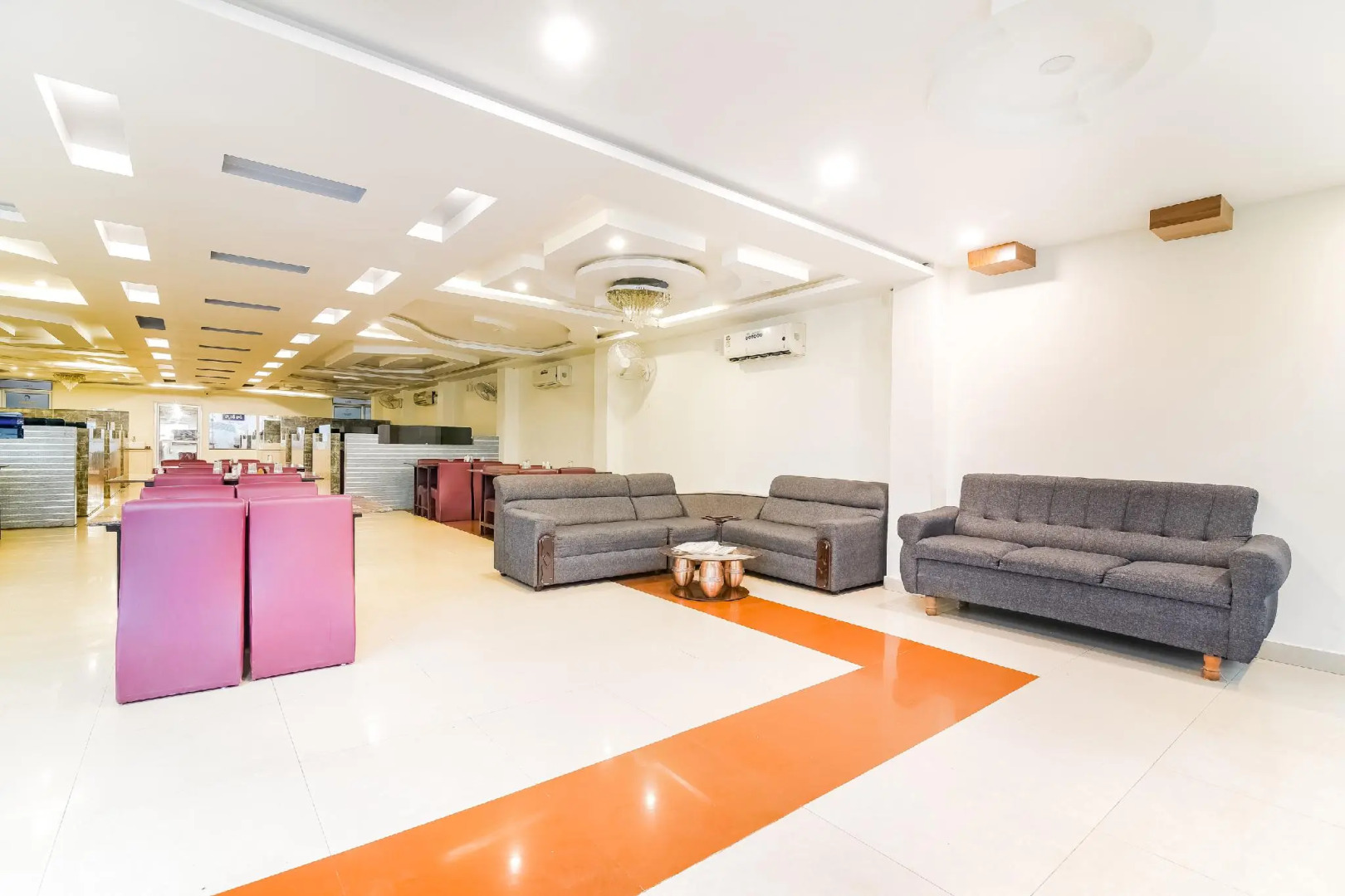 Capital O 49041 Hotel Shri Balaji Residency