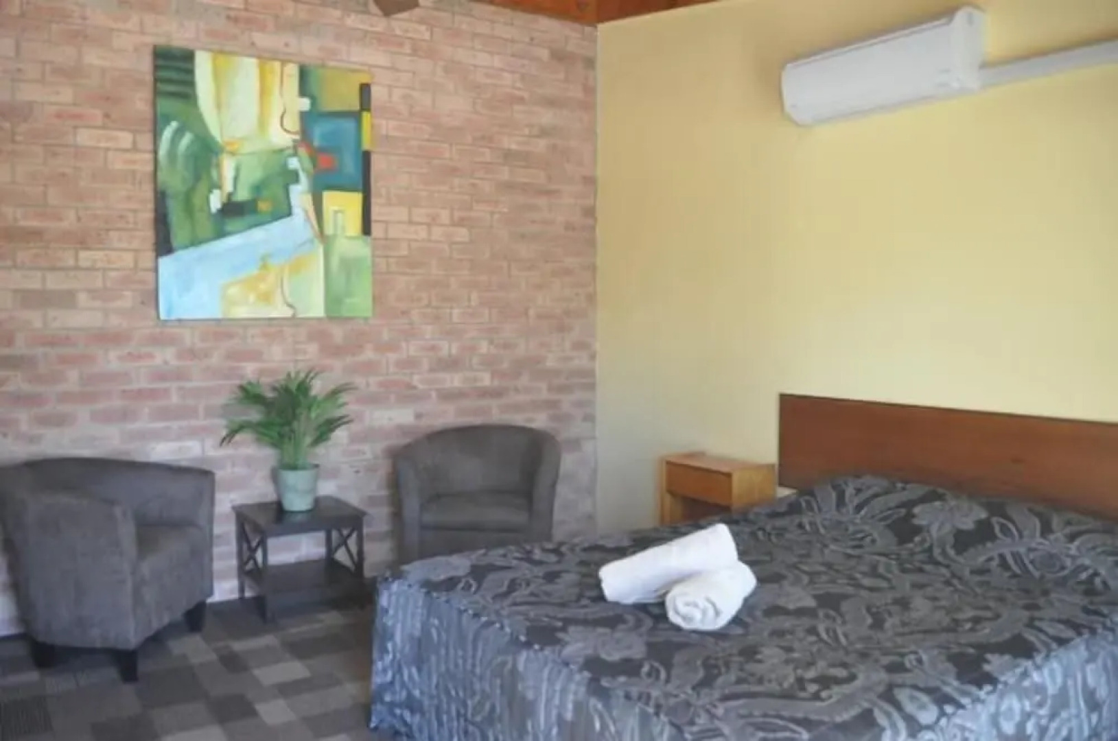 Lightning Ridge Outback Resort & Caravan Park