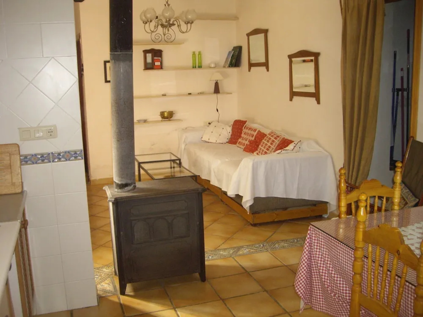 La Casita con jardín frente a la cascada