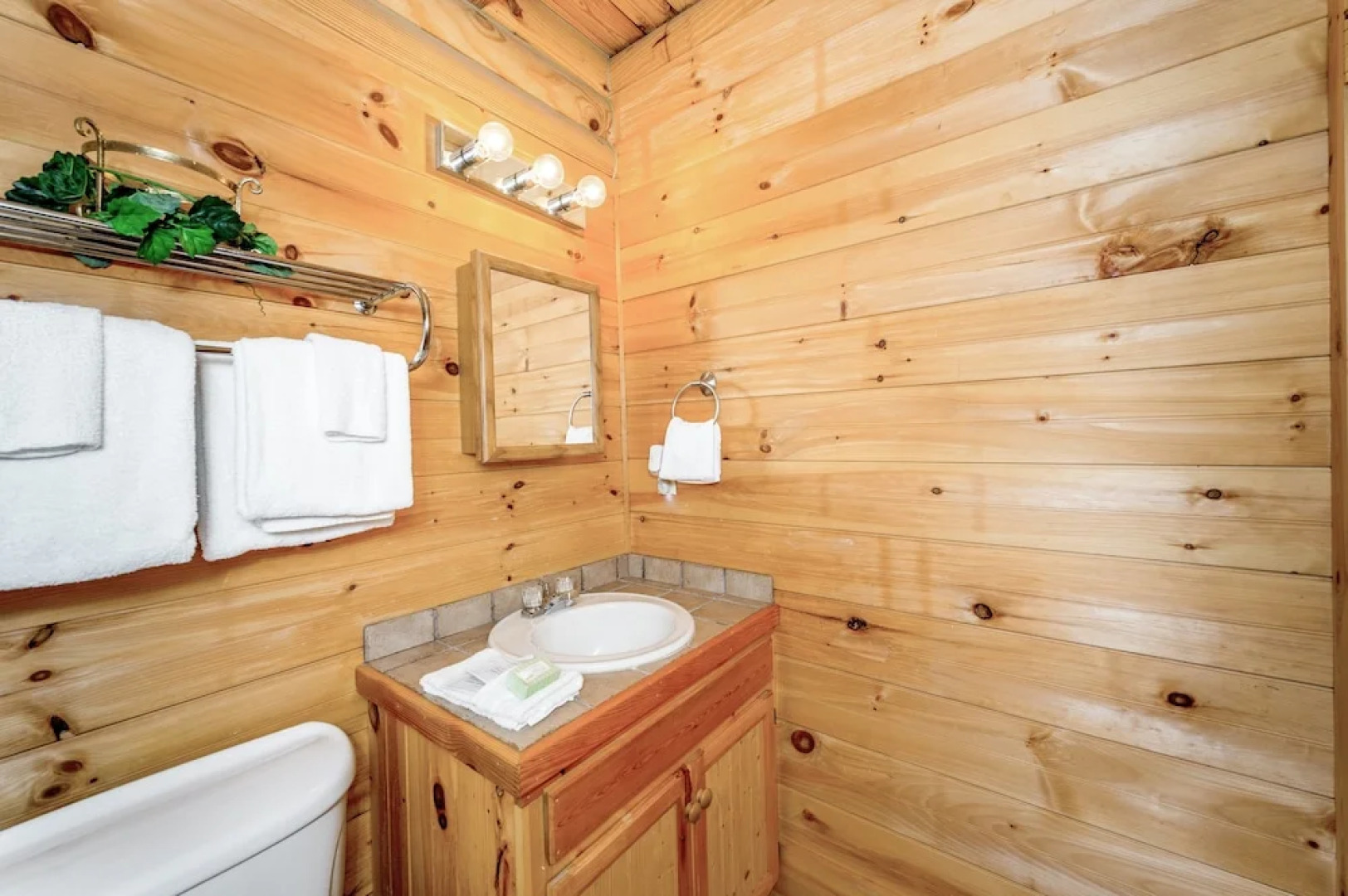 347 Redbird Drive Home 3 Bedrooms 2 Bathrooms Home