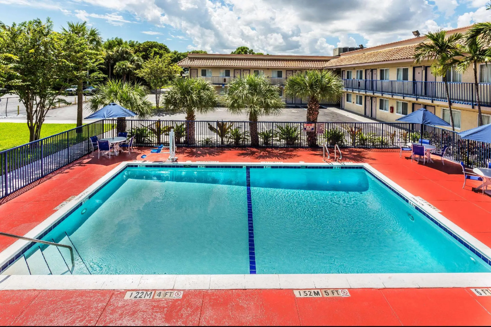 Motel 6 Riviera Beach, FL