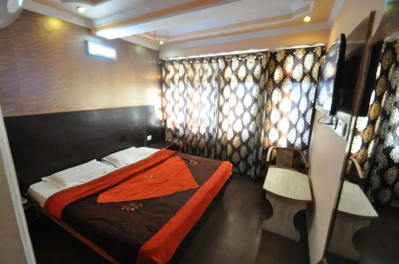 Hotel Sidharth Regency