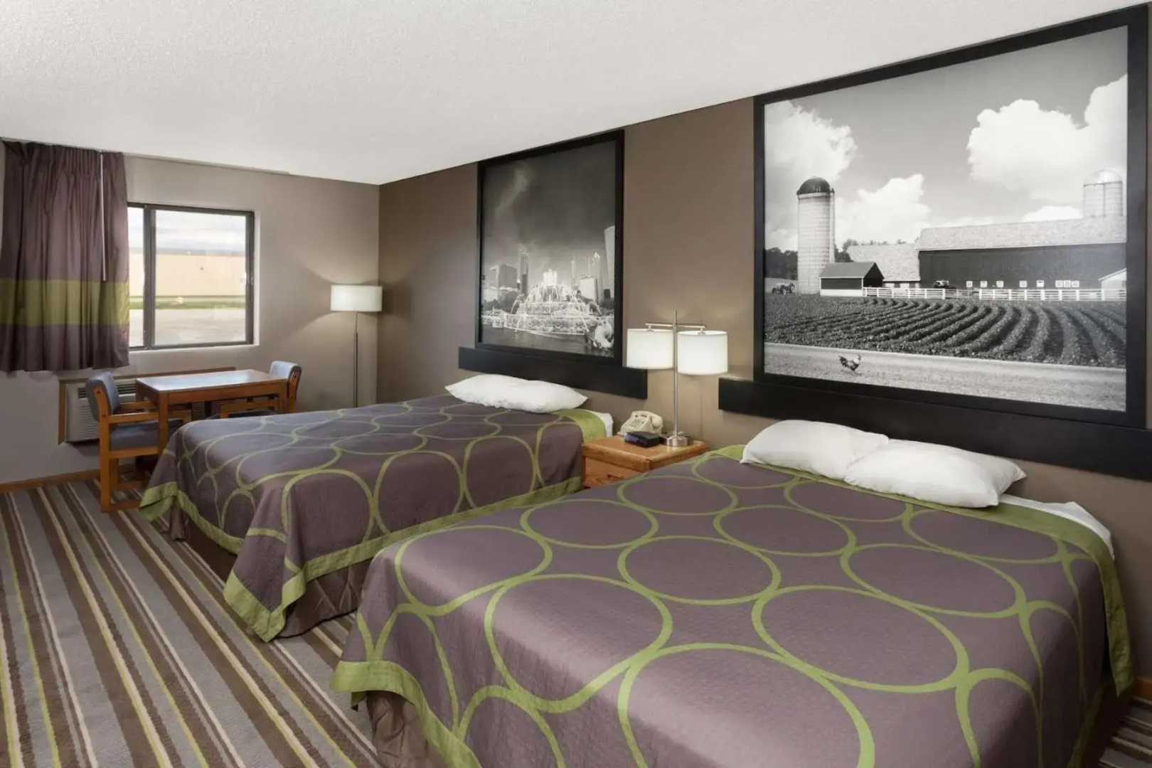 Watseka 24 Inn & Suites