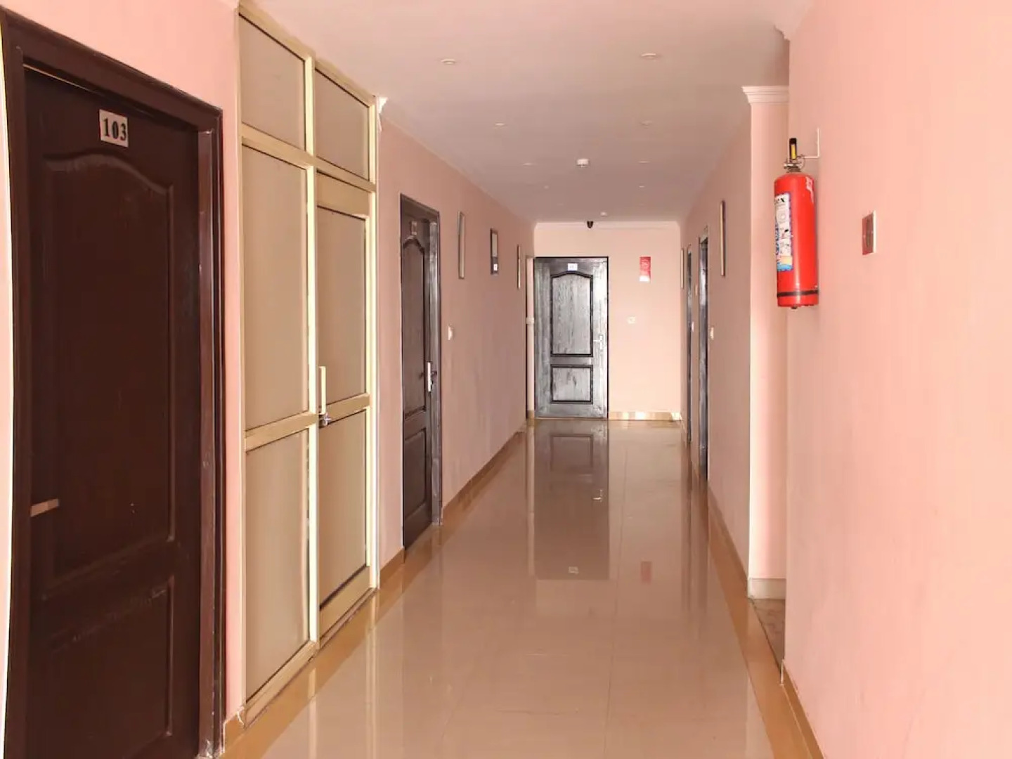 OYO 4471 Hotel Rajmahal