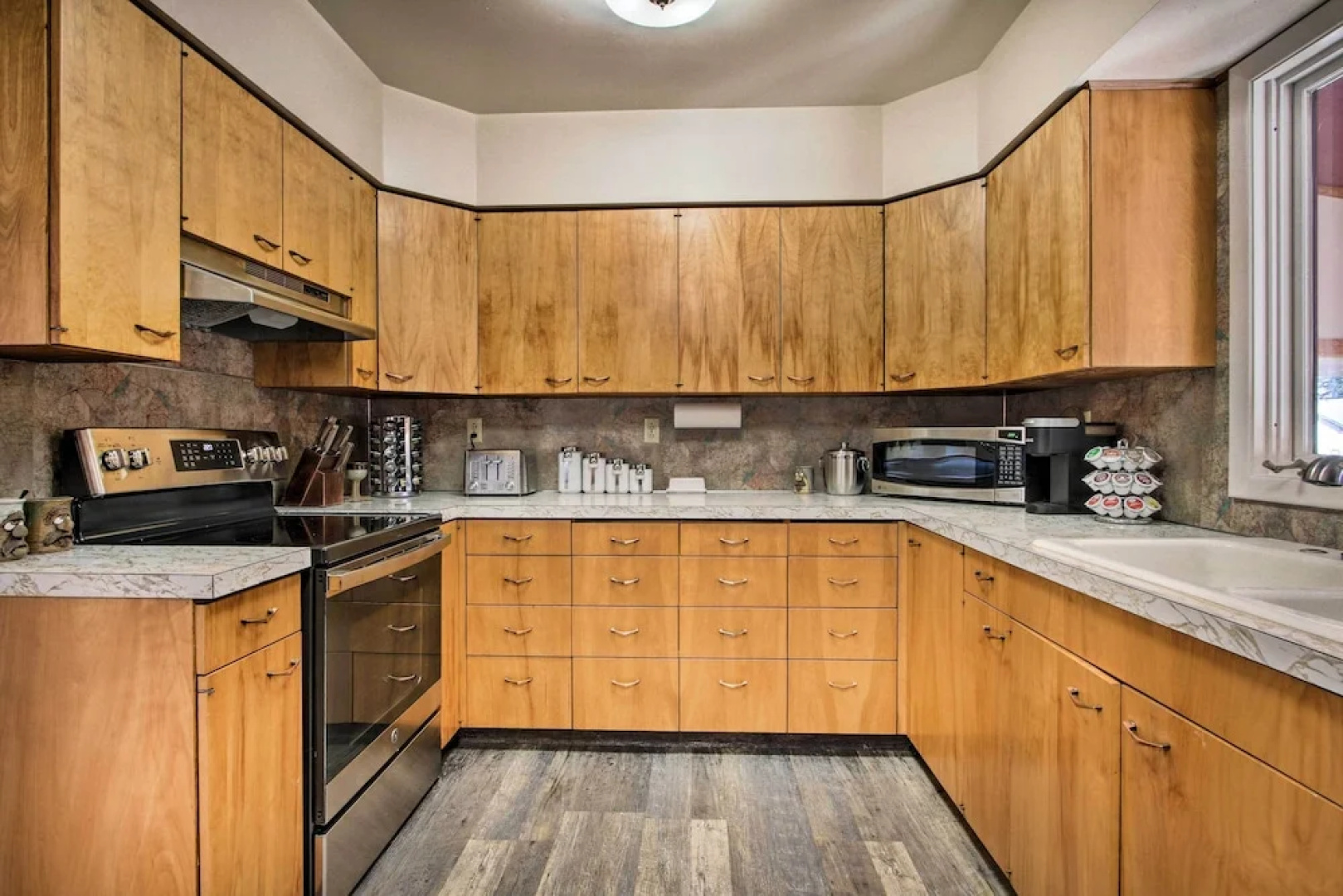 Cozy Choteau Home w/ Fire Pit, Grill, Yard!