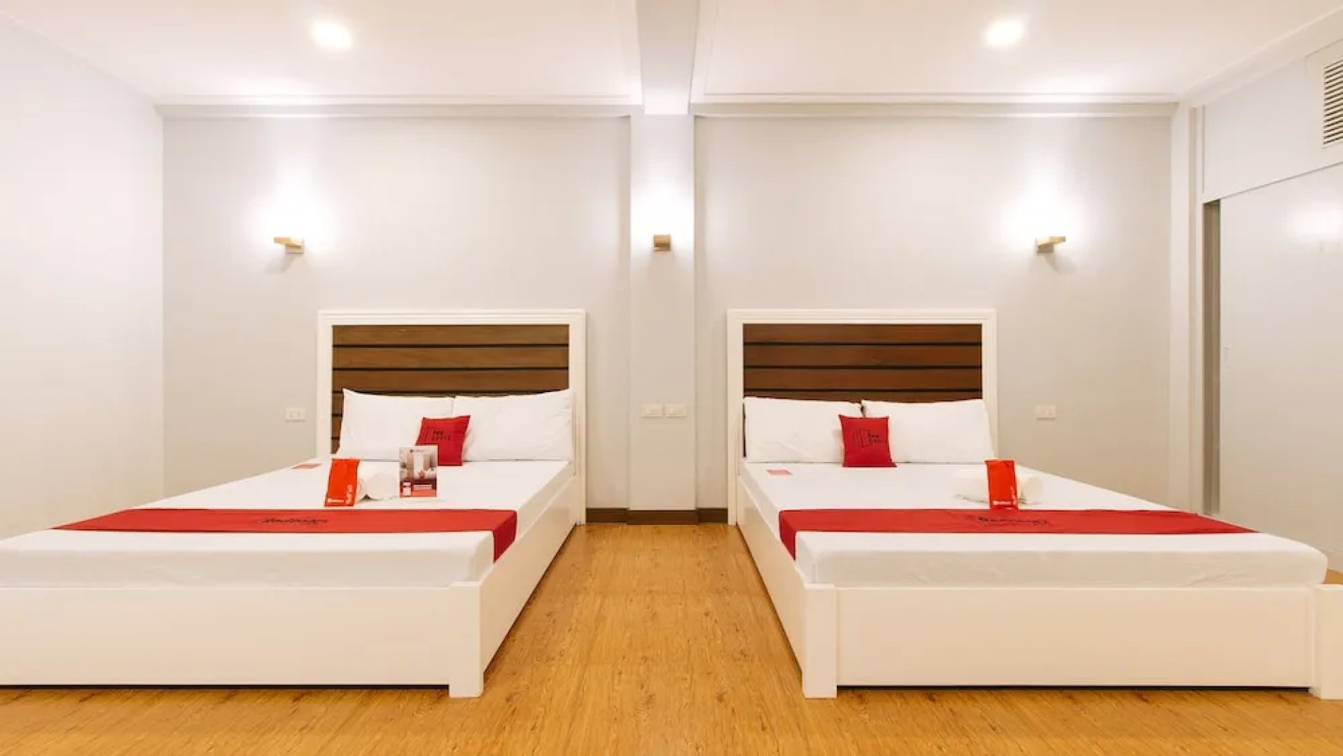 RedDoorz Premium @ Trece Indang Road