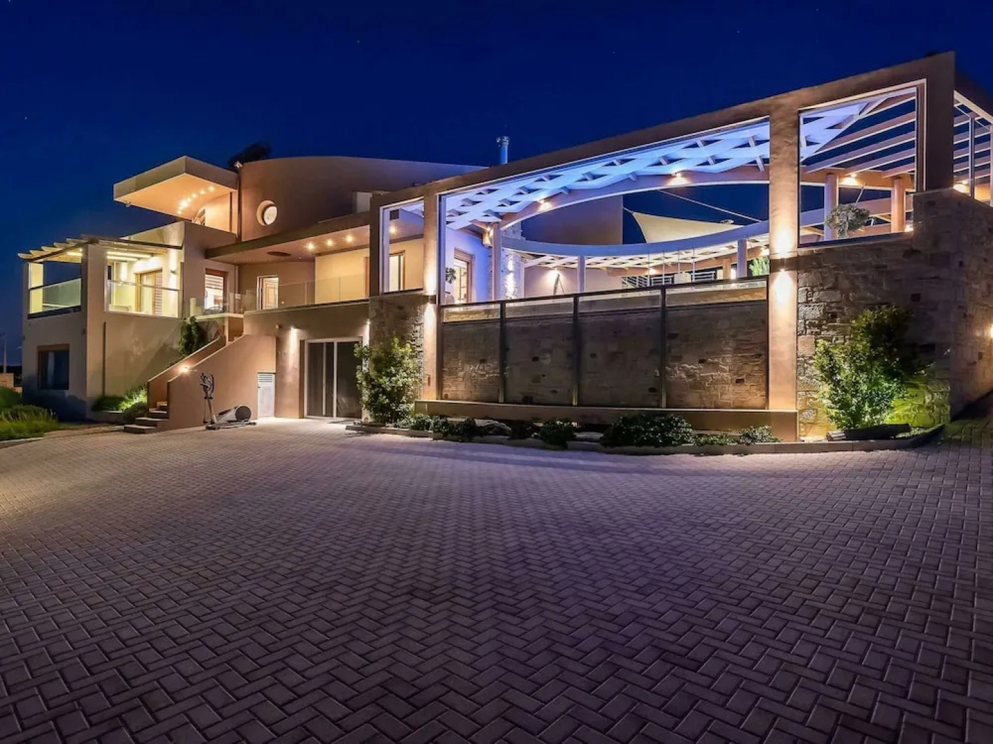 Luxury Villa With Heated Pool 700m to the Beach