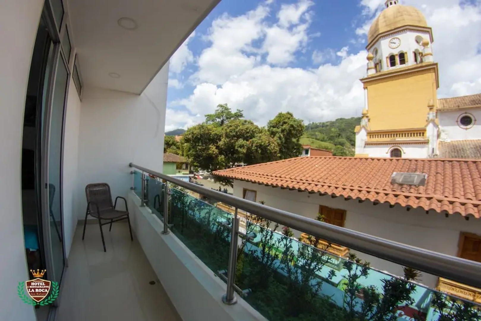 Hotel & Restaurante La Roca