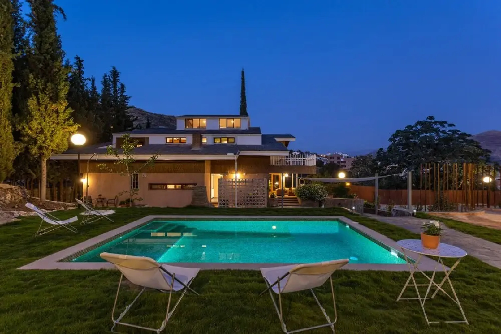 Traditional Cave House With Swimming Pool Near to City Center. Cueva del Cadí