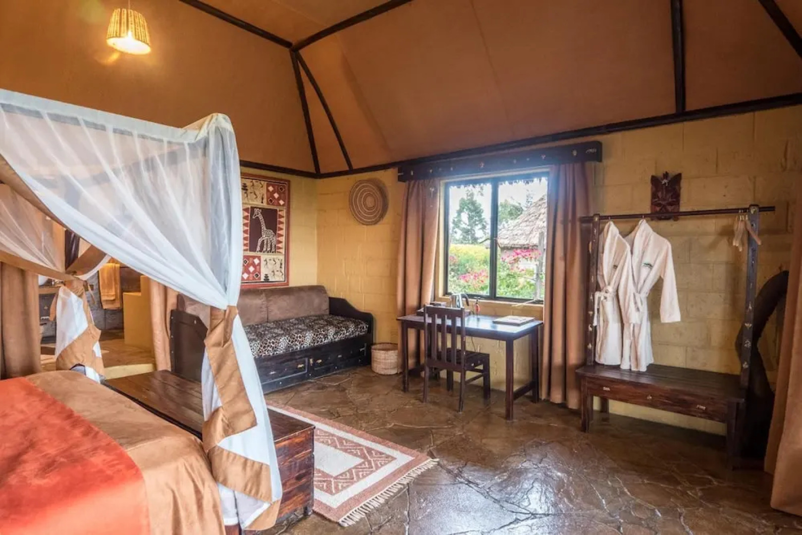 Rhino Watch safari Lodge