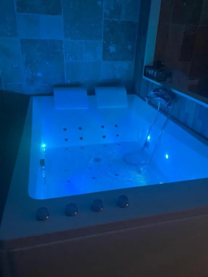 The Montreal Suite (Adults Only)