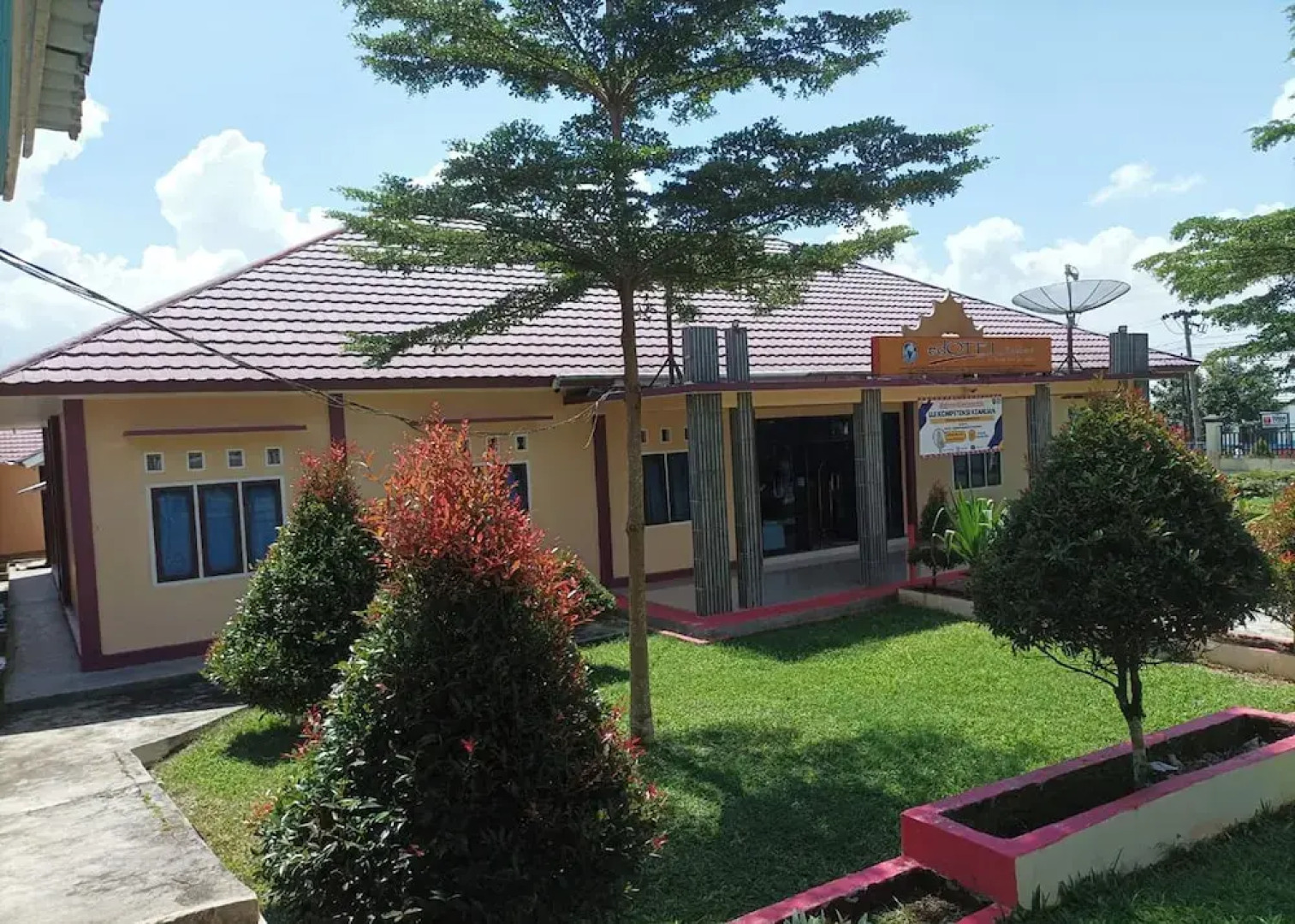 Robbani Edotel Liwa Syariah