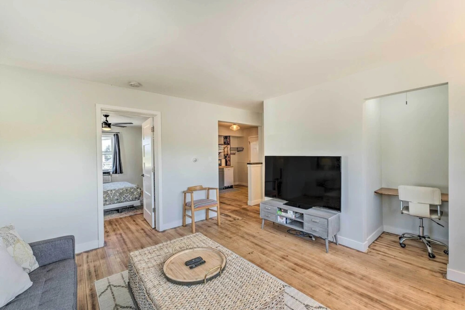 Breezy-chic Apartment - Steps to Geneva Lake!