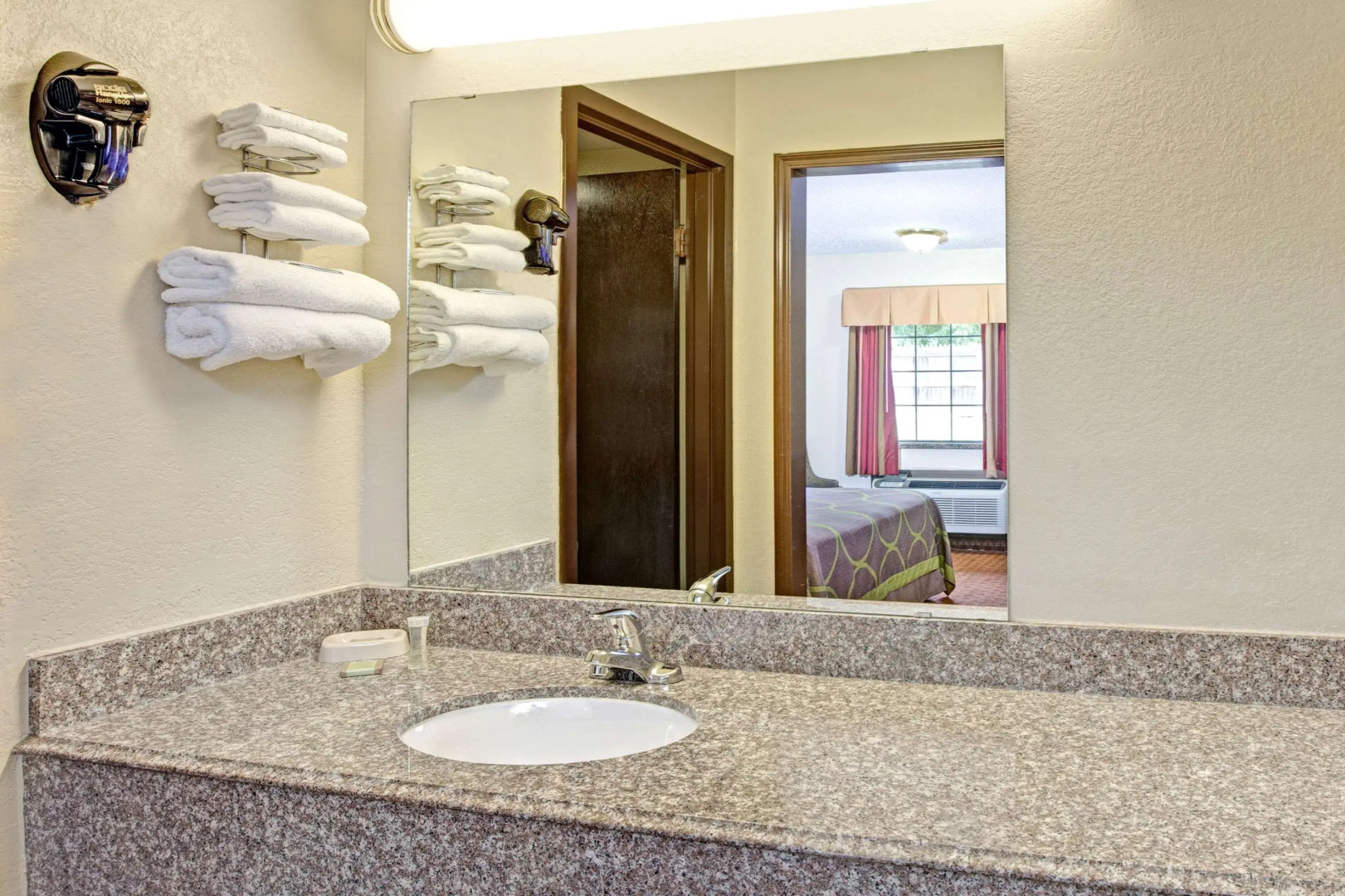 Super 8 By Wyndham Shawnee