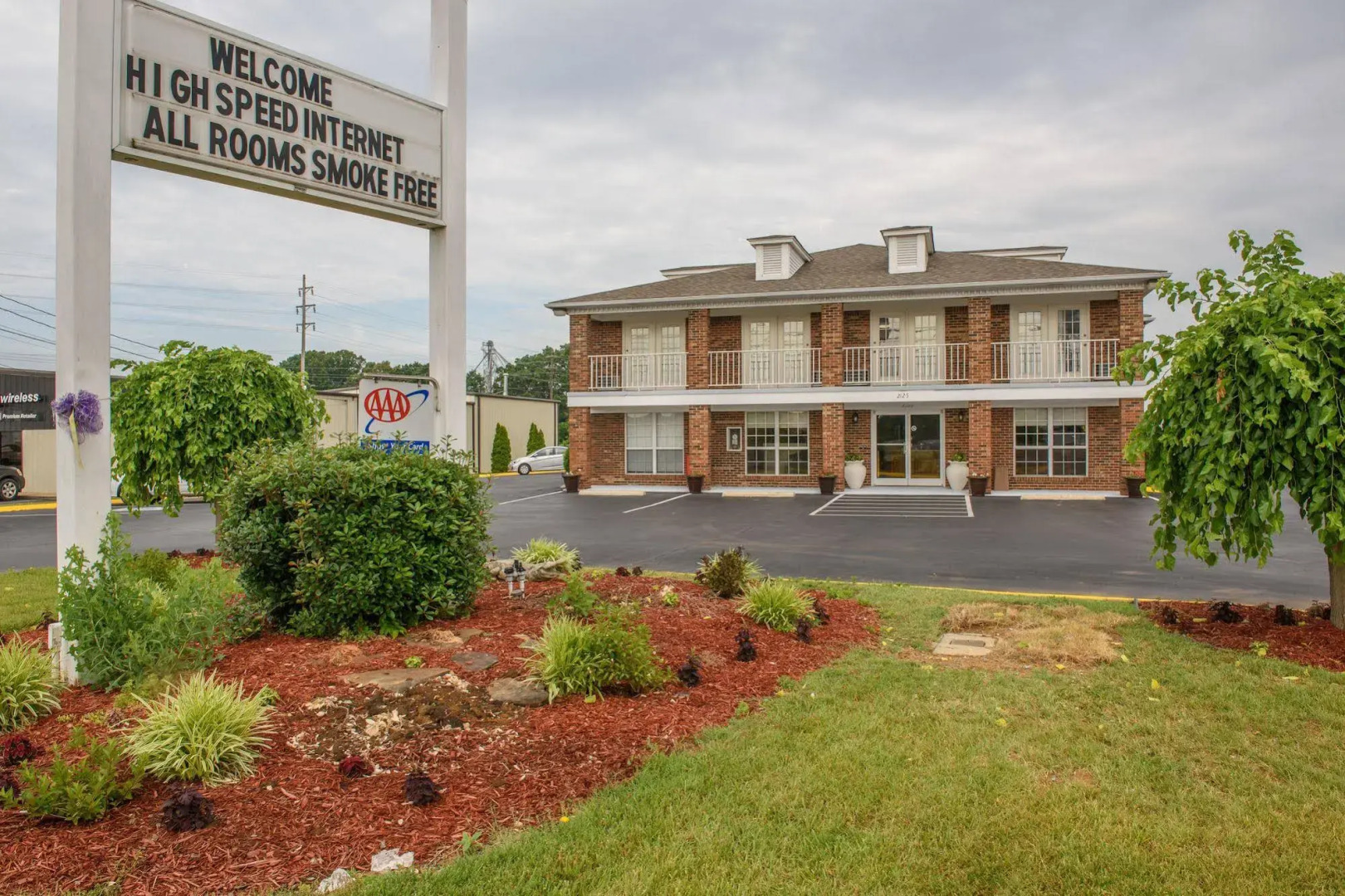 Richland Inn Lawrenceburg