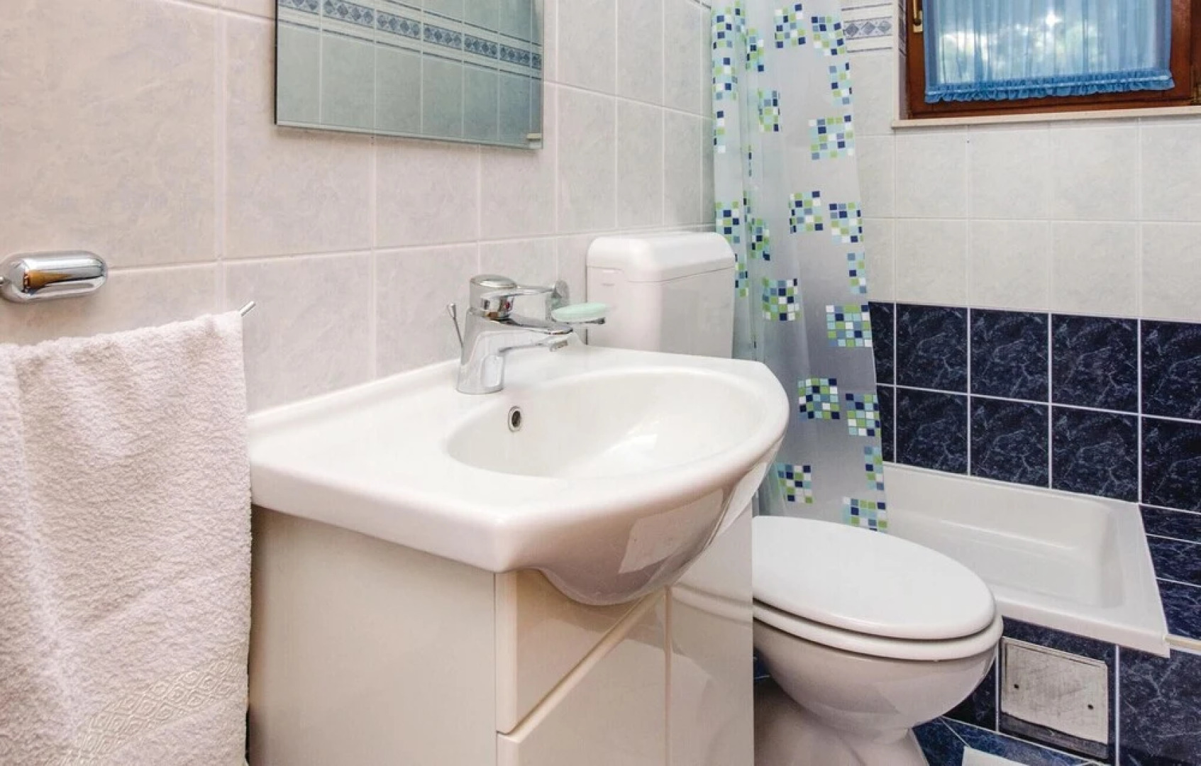 Awesome Home in Solin with WiFi, 8 Bedrooms & Hot Tub