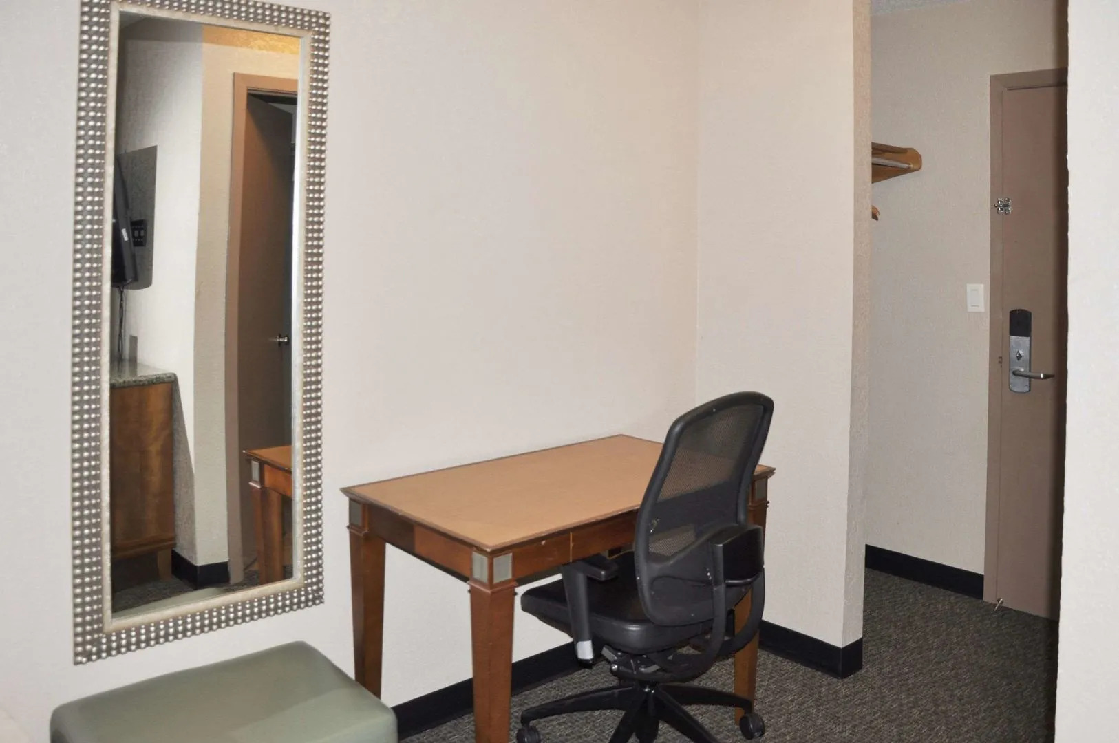 Bison Inn & Suites on University