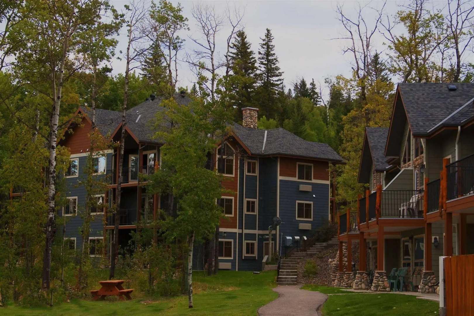 Elkwater Lake Lodge