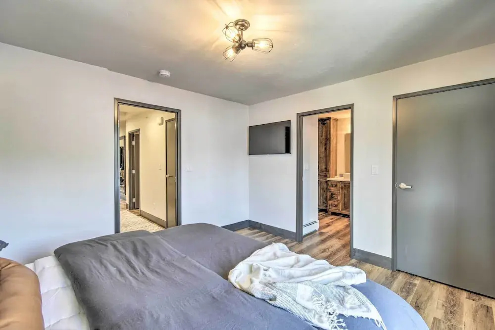 Modern Townhome w/ Deck - 1/2 Mi to Elkhart Lake!