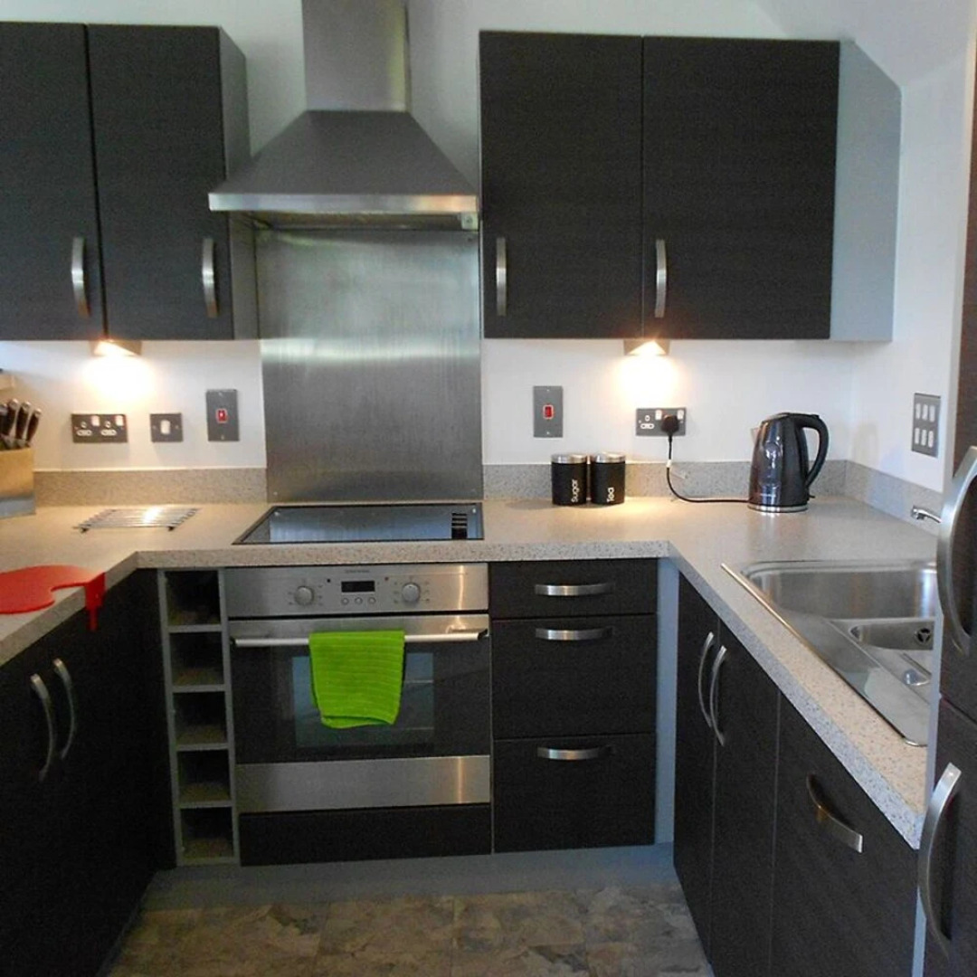 Zebra Serviced Apartments@Cove with FREE Netflix, Parking and Wi-Fi