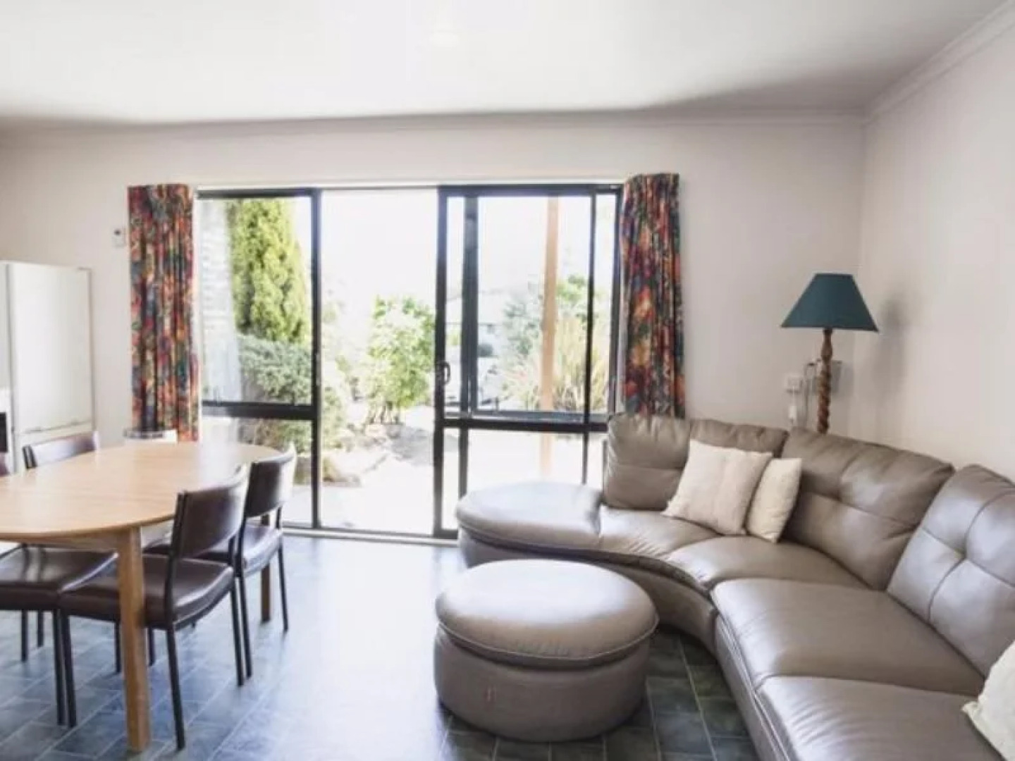 Apollo Lodge and Apartment