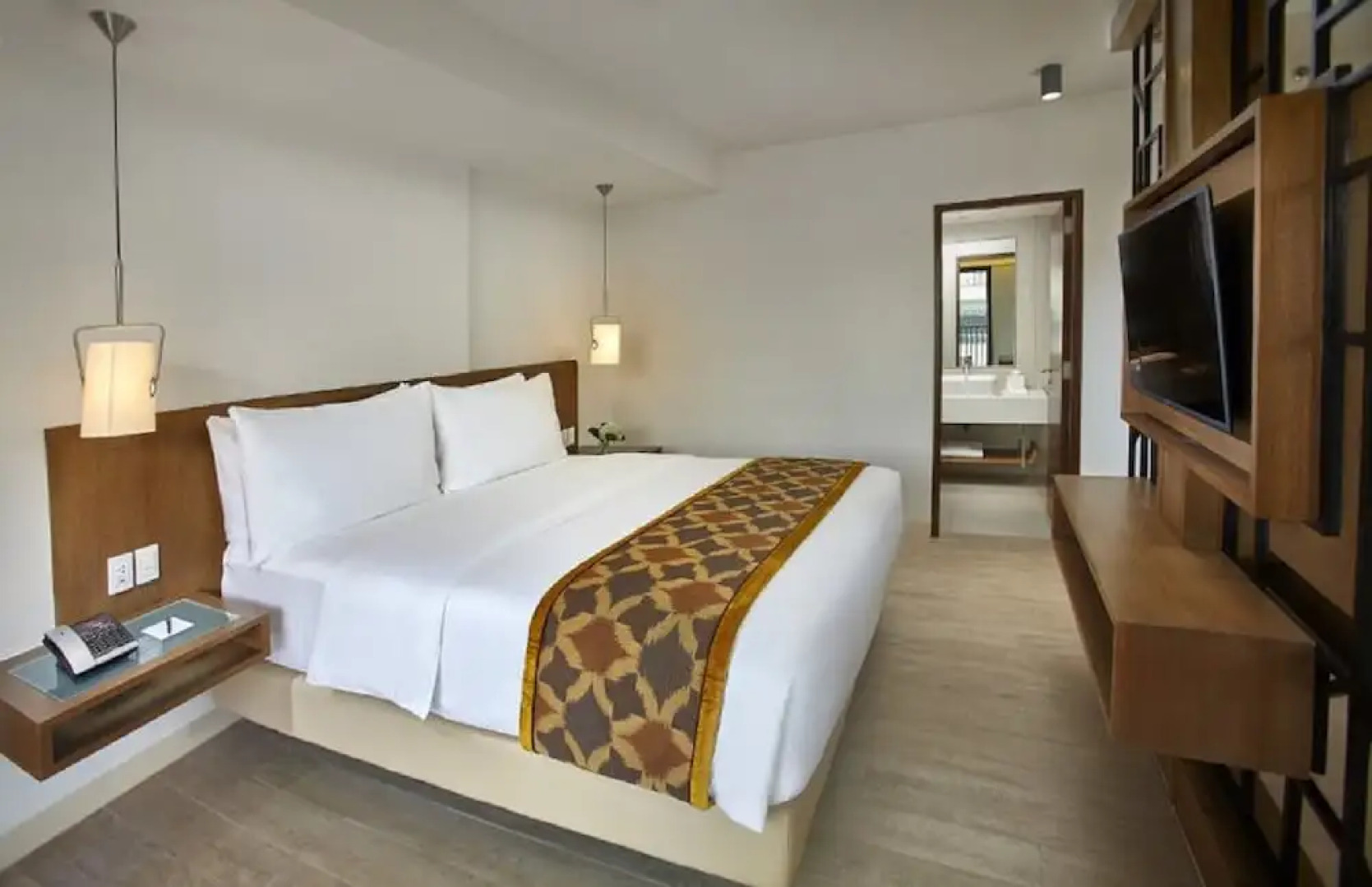 Quest Hotel Tagaytay City