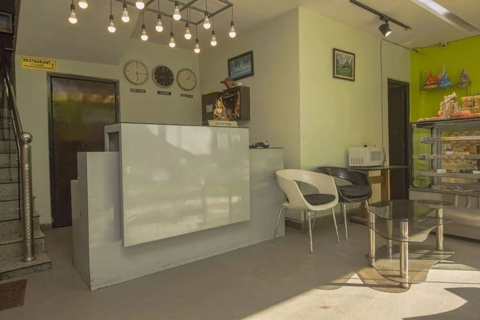 OYO 28171 Kava Suites