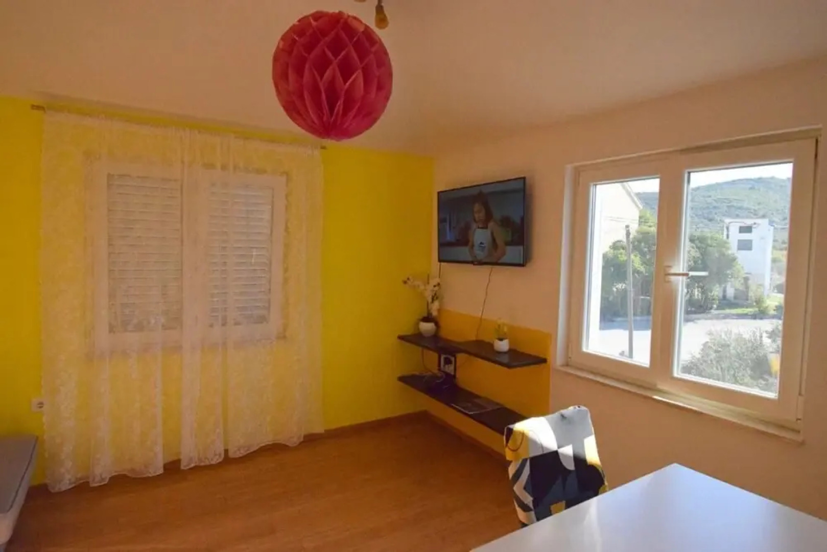 Pero - Free Parking - A1- Žuti