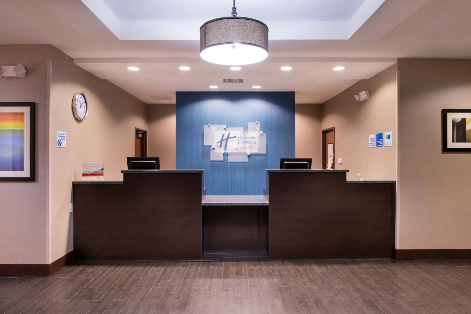 Holiday Inn Express & Suites Bakersfield Airport by IHG