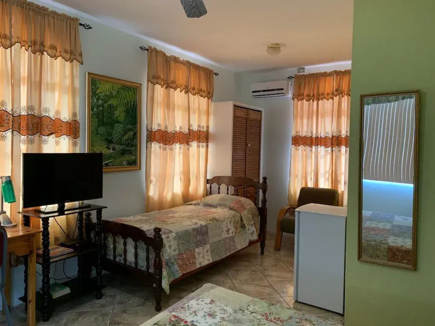 Carolyn's View Guest House