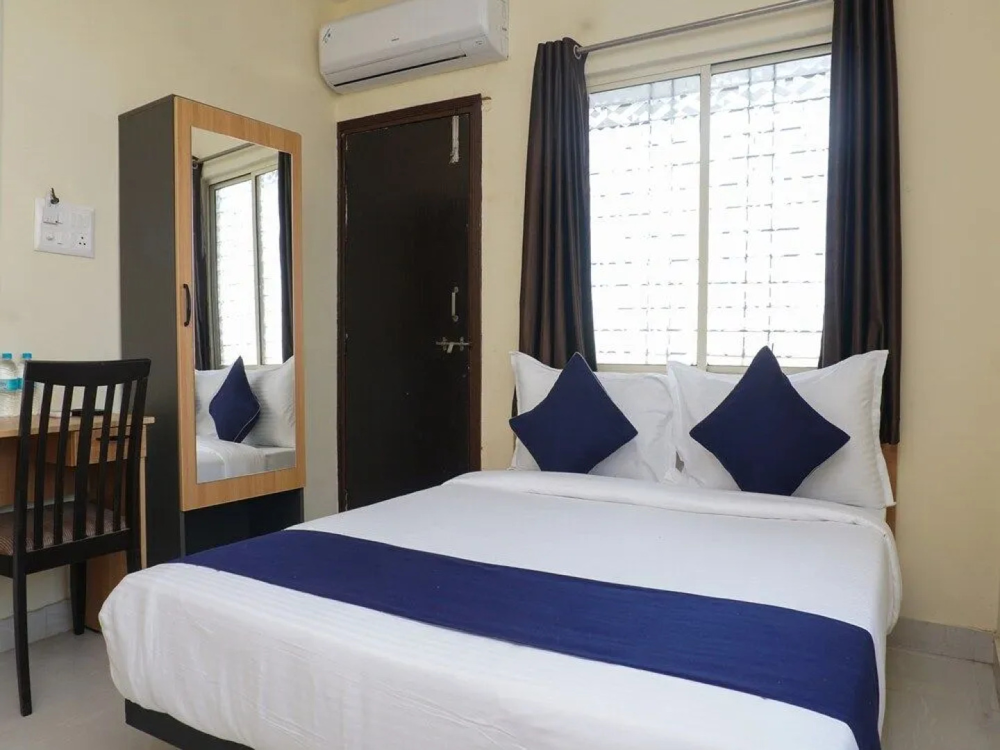 OYO 20037 SilverKey Hinjawadi