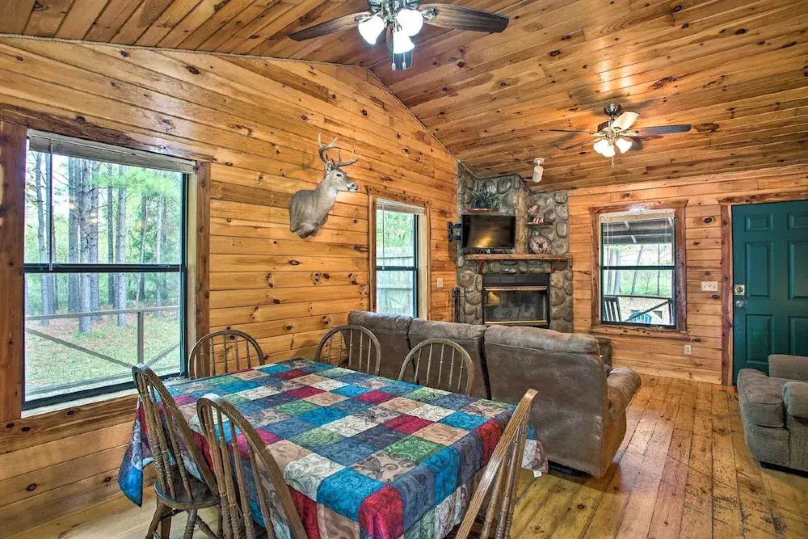 Cozy Starlight Cabin: 6 Miles to Beavers Bend!