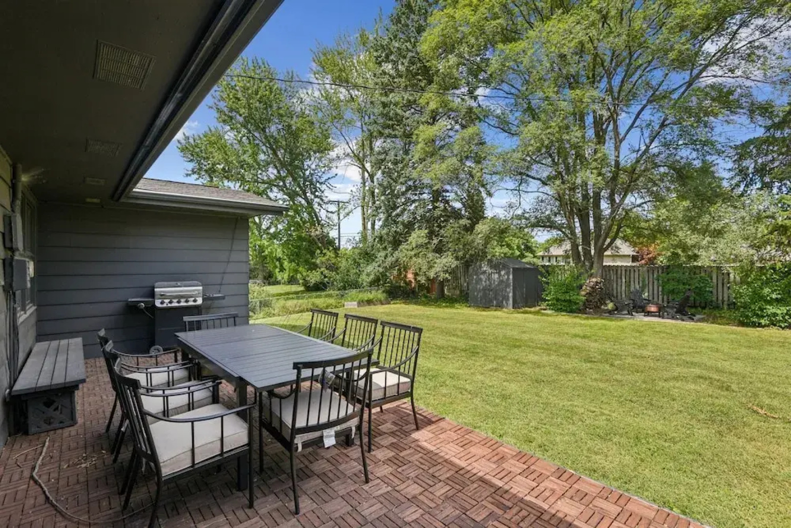 Iowa City 4br Backyard Walk To Stadium 4 Bedroom Home