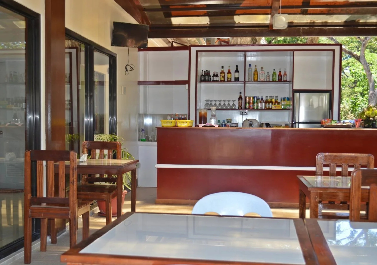 Diakopes Inn - Hostel