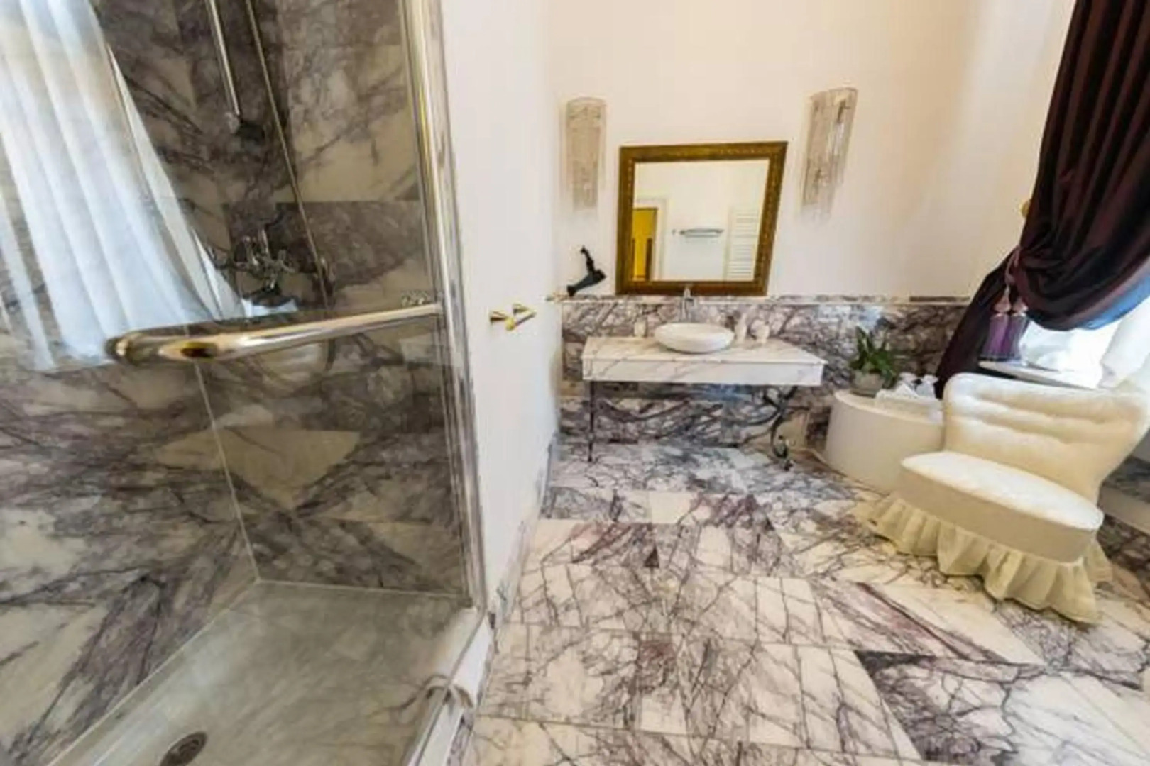 Grand Boutique Hotel