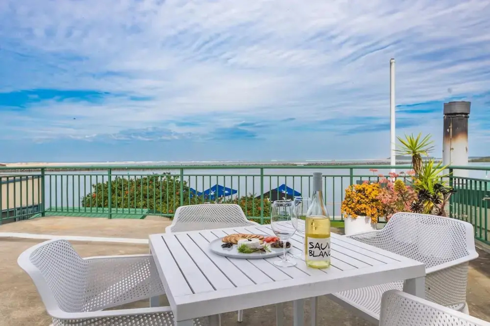 The Happy Pelican Harrington Hotel