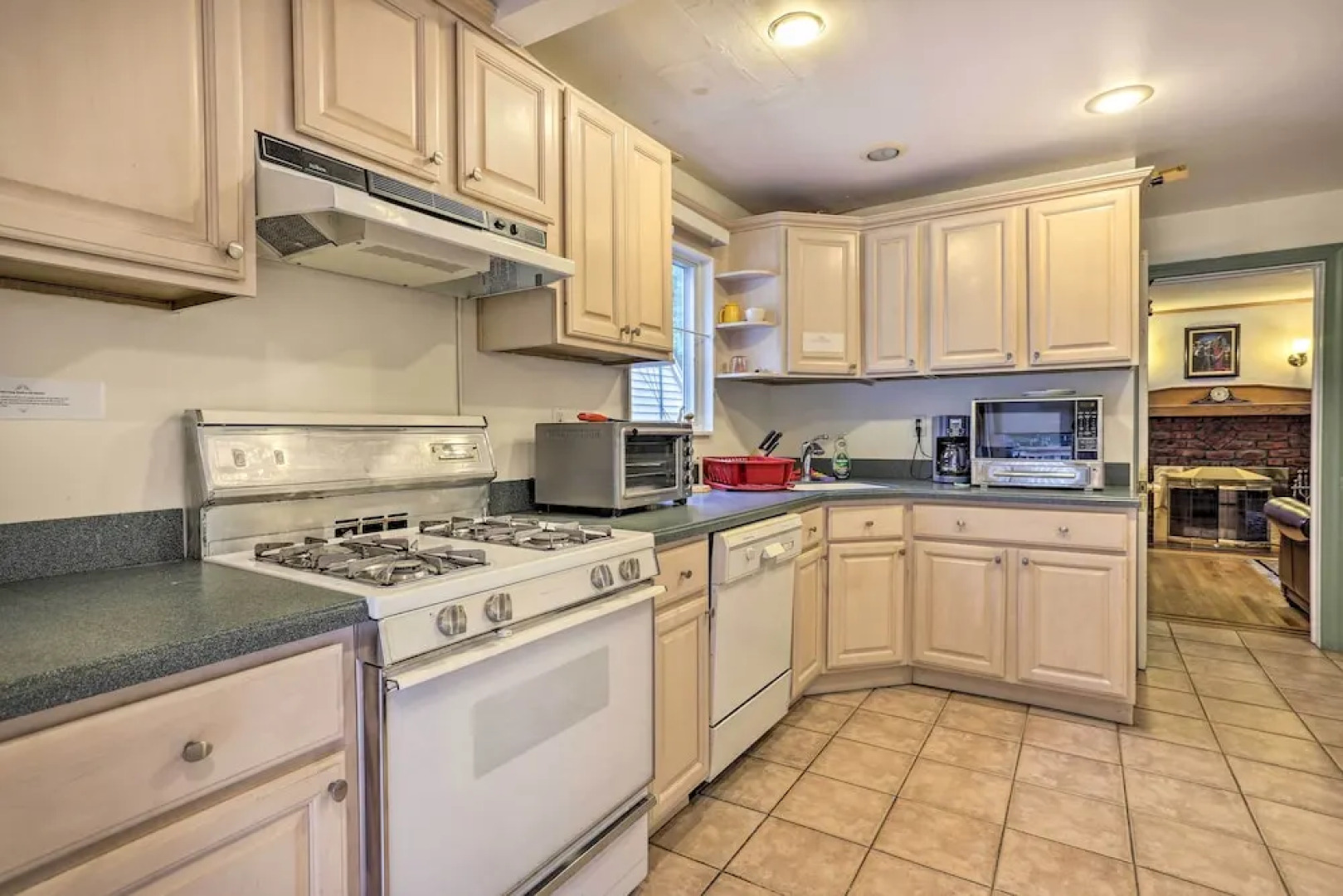 Lovely Home Near FDU & Holy Name Hospital!