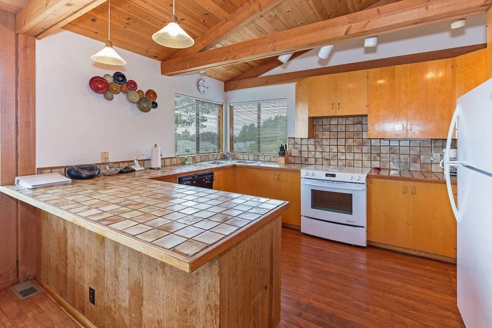 Seaclusion Close to Trails Hot Tub